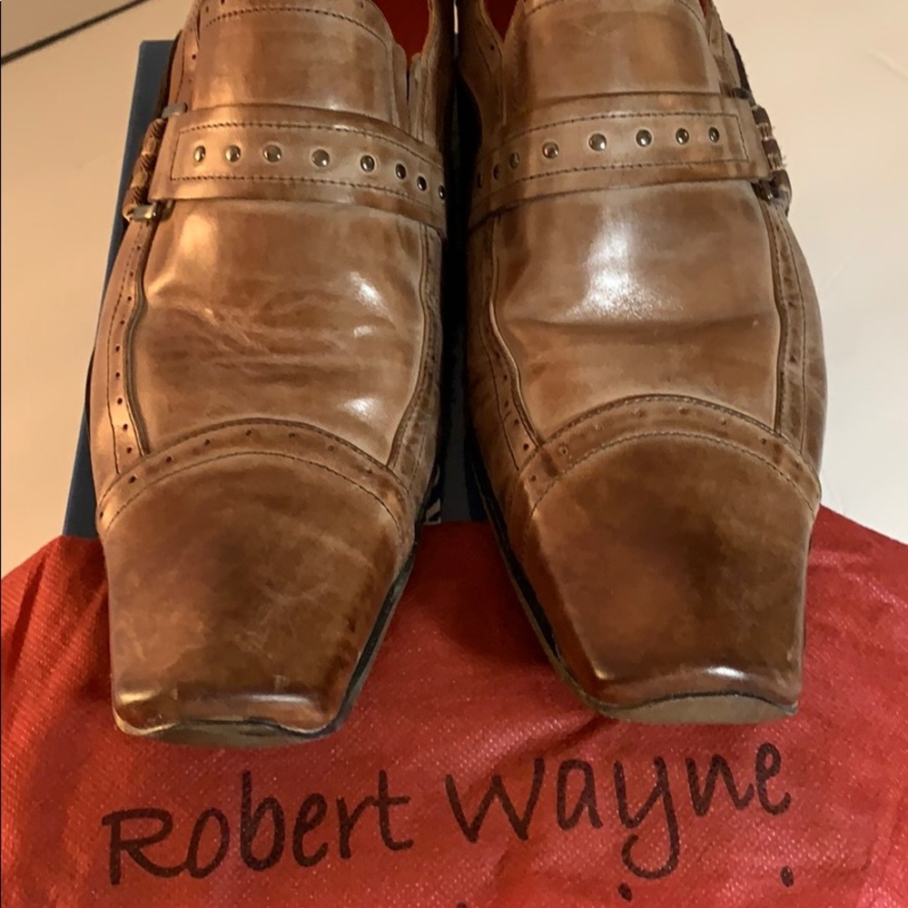 Pointed toe shoes by Robert Wayne